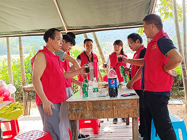 國慶假期科鼎數(shù)控團建1-登山燒烤篇 國慶假期科鼎數(shù)控團建1-登山燒烤篇