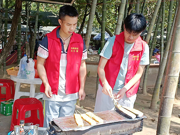 科鼎國慶假期科鼎數(shù)控團建1-登山燒烤篇 科鼎國慶假期科鼎數(shù)控團建1-登山燒烤篇