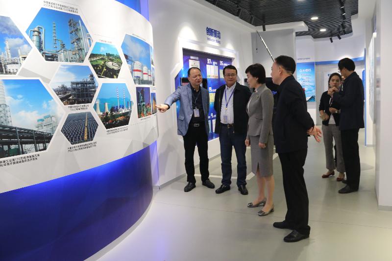 2018年10月，時任岳陽市委副書記、市長李愛武來公司調研