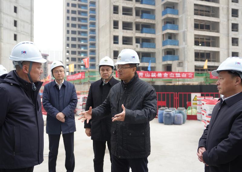 2024年12月26日，湖南省委常委、岳陽(yáng)市委書(shū)記謝衛(wèi)江到四化建南區(qū)改造項(xiàng)目九禧府樓盤(pán)調(diào)研