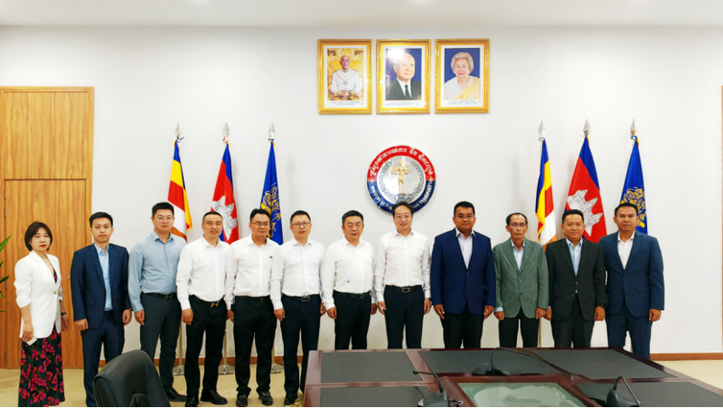 唐文方拜會柬埔寨公共事務與交通運輸部部長賓波尼