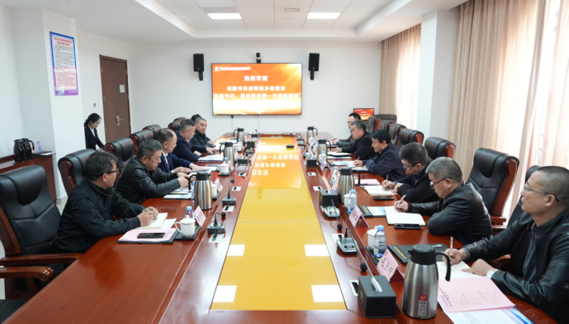 周鴻與岳陽(yáng)市住建局黨組書記、局長(zhǎng)錢丹青舉行工作會(huì)談